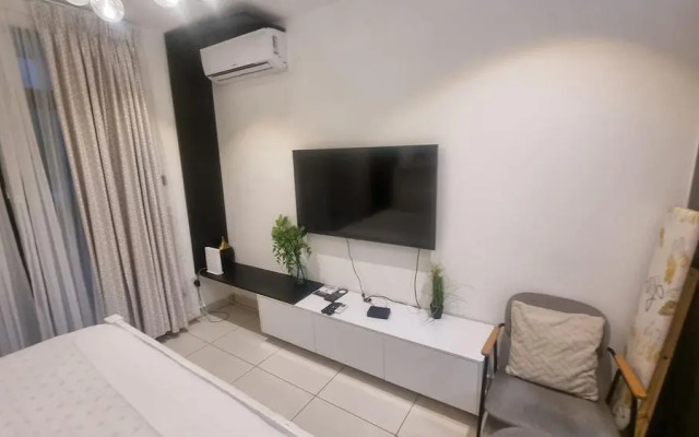 Embassy gardens Luxury suites CPG