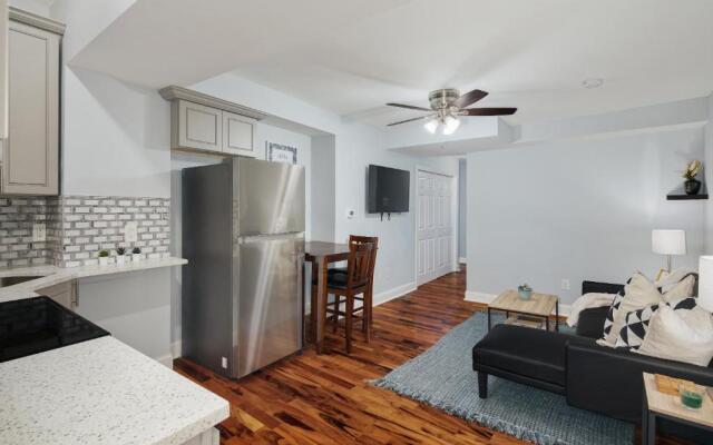 Modern 2br - Steps to Main St. & Parking Avail.