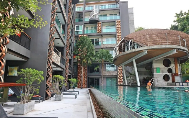 Pool Front Sexy Studio Fully Furnished Apartment