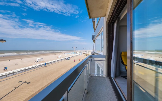 Spacious Apartment With View