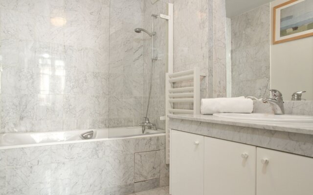 Opera - Grands Magasins Private Apartment