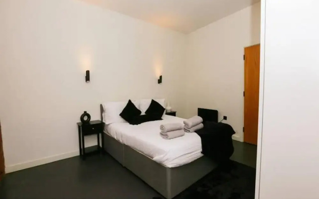 The Nichols Building Spacious 3-bedroom Apartment
