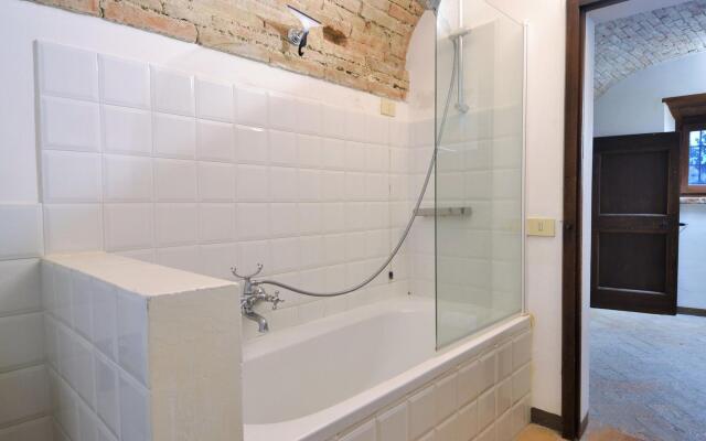 Nice apartment in Mantignana with shared pool