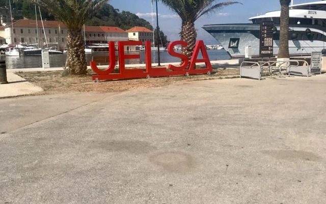 Apartments Peronja Jelsa Seafront