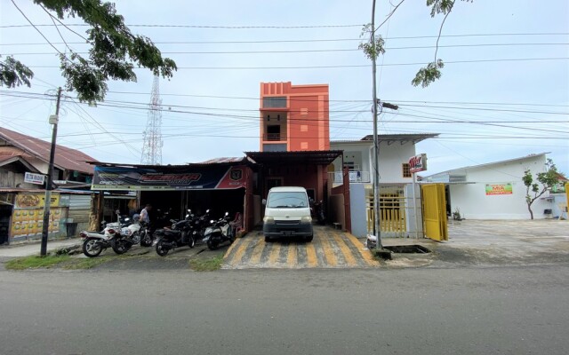 RedDoorz near GOR Lagaligo Palopo