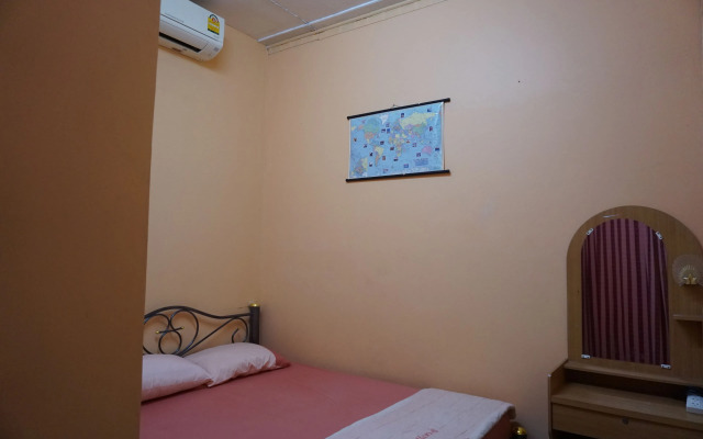 OYO 730 Meedee Hostel