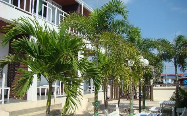 Sea Beach Koh Larn 1