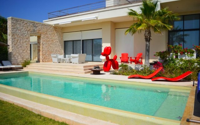 Magnificent 4 Bedroom Villa With Swimming Pool