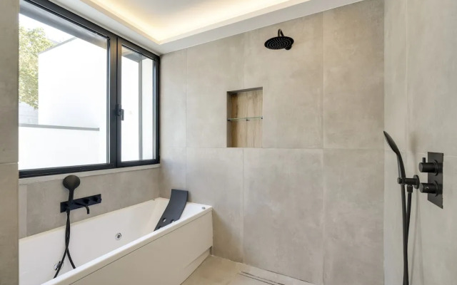 Cascais Contemporary Villa by Cadenzalux