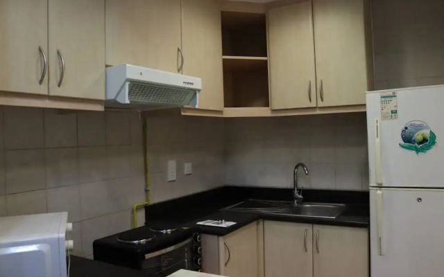 Stunning Studio With Close Kitchen And Pool