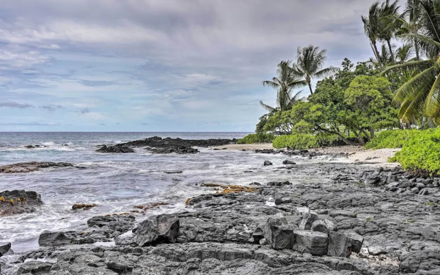 Walk to Turtle Beach From Kailua-kona Apt!