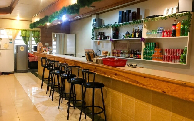 Rusty Nail Inn And Cafe