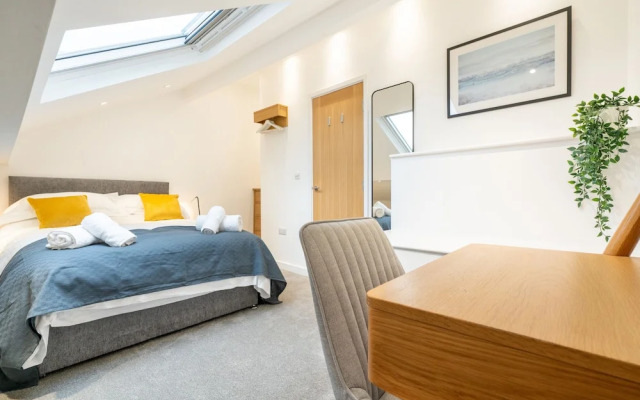 The Botanical Flat 1