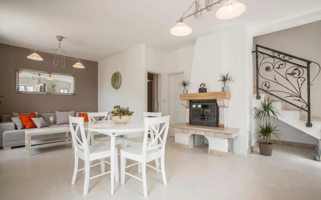 Lantana Holiday Home