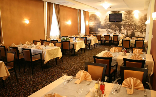 Hotel Crystal