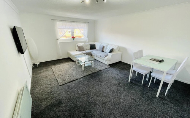 Modern 2 bed Apartment Near City Centre