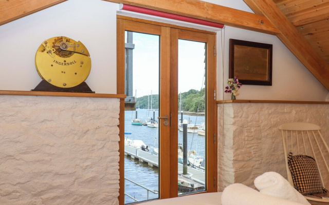 Dolphin Cottage