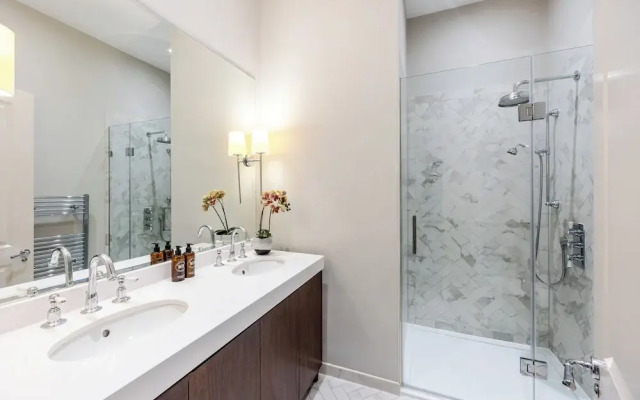 Buckingham & Lloyds Knightsbridge