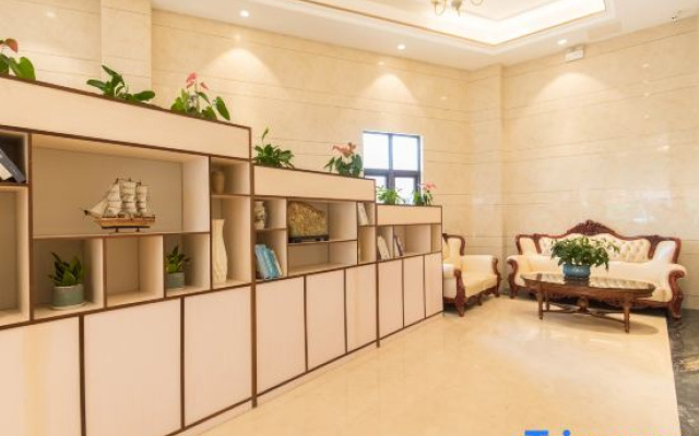 Vienna Classic Hotel (Huizhou Boluo Shiwan Park)