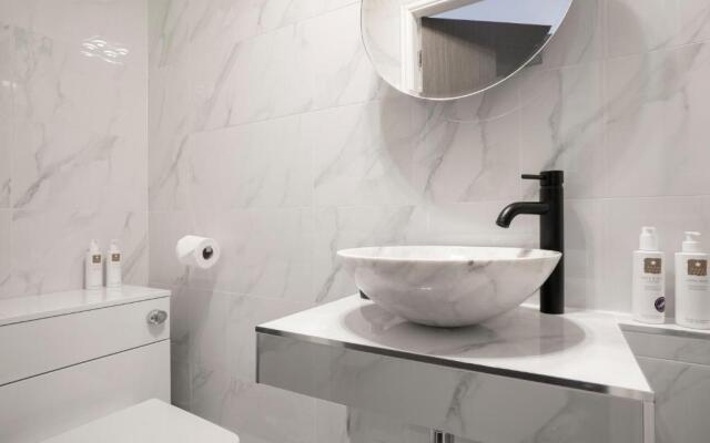 Oak Street Apartment