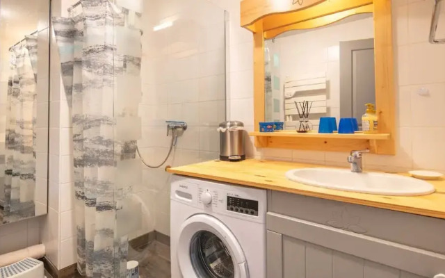 Mountain-view Apartment for 6 Guests