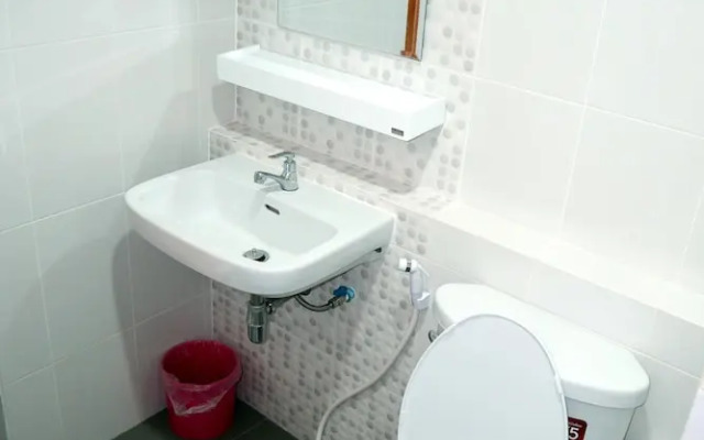 Bann Romyen Klang Dong