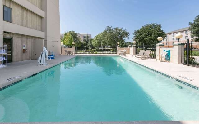 Baymont by Wyndham Arlington At Six Flags Dr