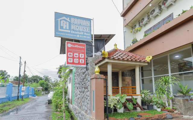 RedDoorz Syariah near Universitas Jember