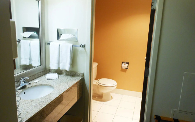 Americas Best Value Inn & Suites St. Cloud