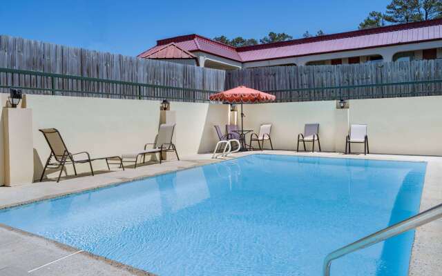 Days Inn by Wyndham Macon I-475