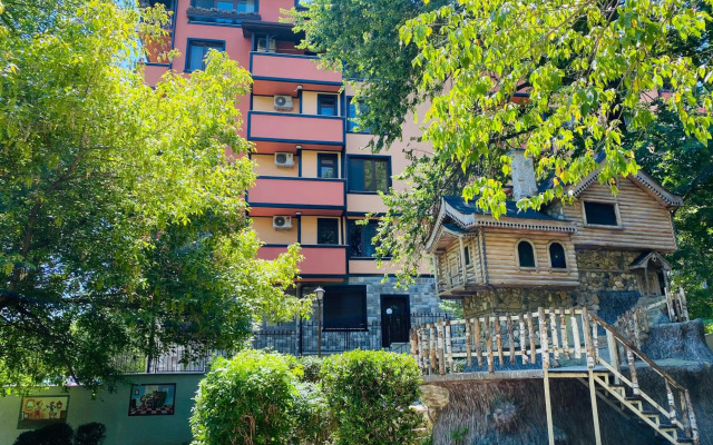 Babylon Park Apartment