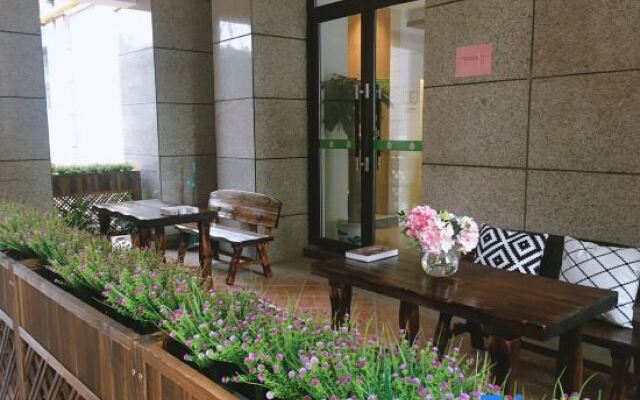 Hanting Hotel (Shanghai Jiading Baiyin Road Metro Station)