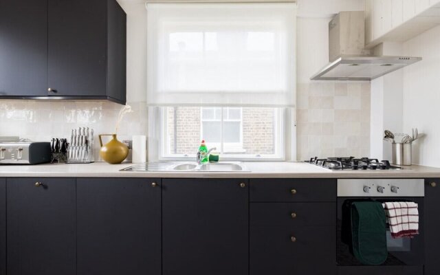 The London Bridge Escape - Stylish 2BDR House in the Heart of London