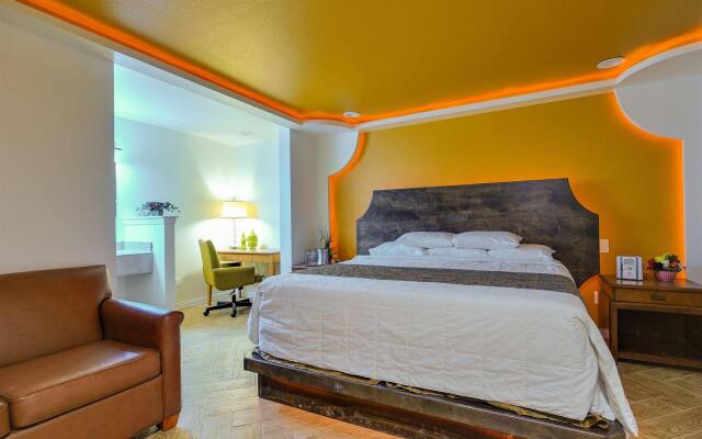 Romantic Inn & Suites