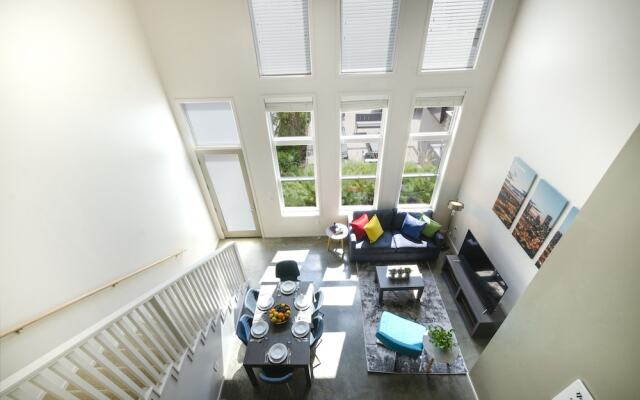 Acklen Luxury Condos by Hosteeva