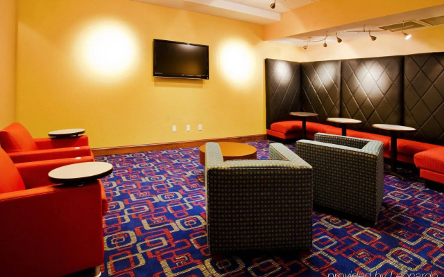 Holiday Inn Express & Suites Nearest Universal Orlando by IHG