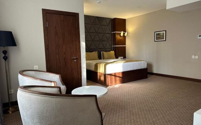 MandarinnART Hotel