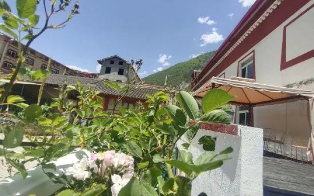 Huajianji Courtyard Home stay