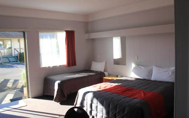 Coronation Court Motel