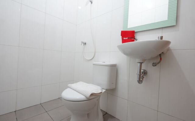 OYO 90426 Near Mall Ciputra 2