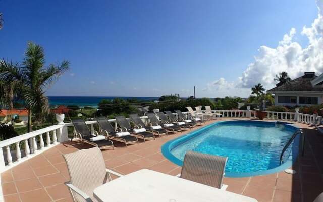 Tumac Villa, 4BR by Jamaican Treasures