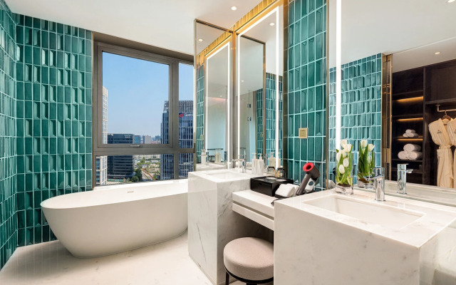 HUALUXE Shanghai Changfeng Park by IHG