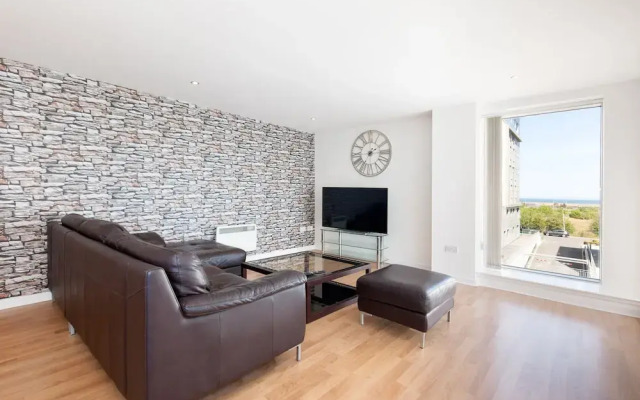 Stylish Garden View Apartment
