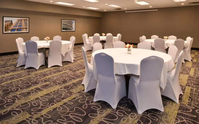 La Quinta Inn & Suites by Wyndham Indianapolis South