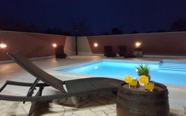 Villa Komel with Pool