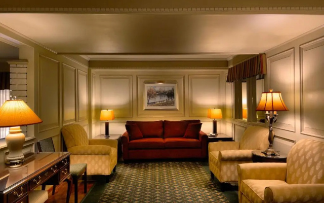 Royal Scot Hotel & Suites
