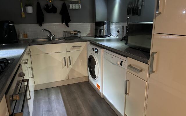 Croydon Cozy Retreat - 2 Bedroom Luxury Home