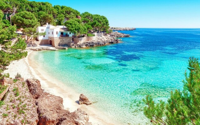 Studio in Alcúdia, With Wonderful Mountain View, Pool Access, Furnishe