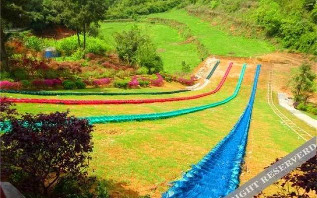 Xiangzhigou Maple Valley Holiday Hotel