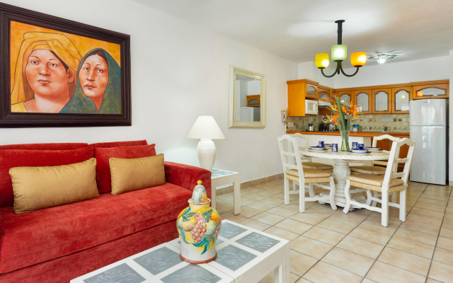 Villa del Palmar Residences